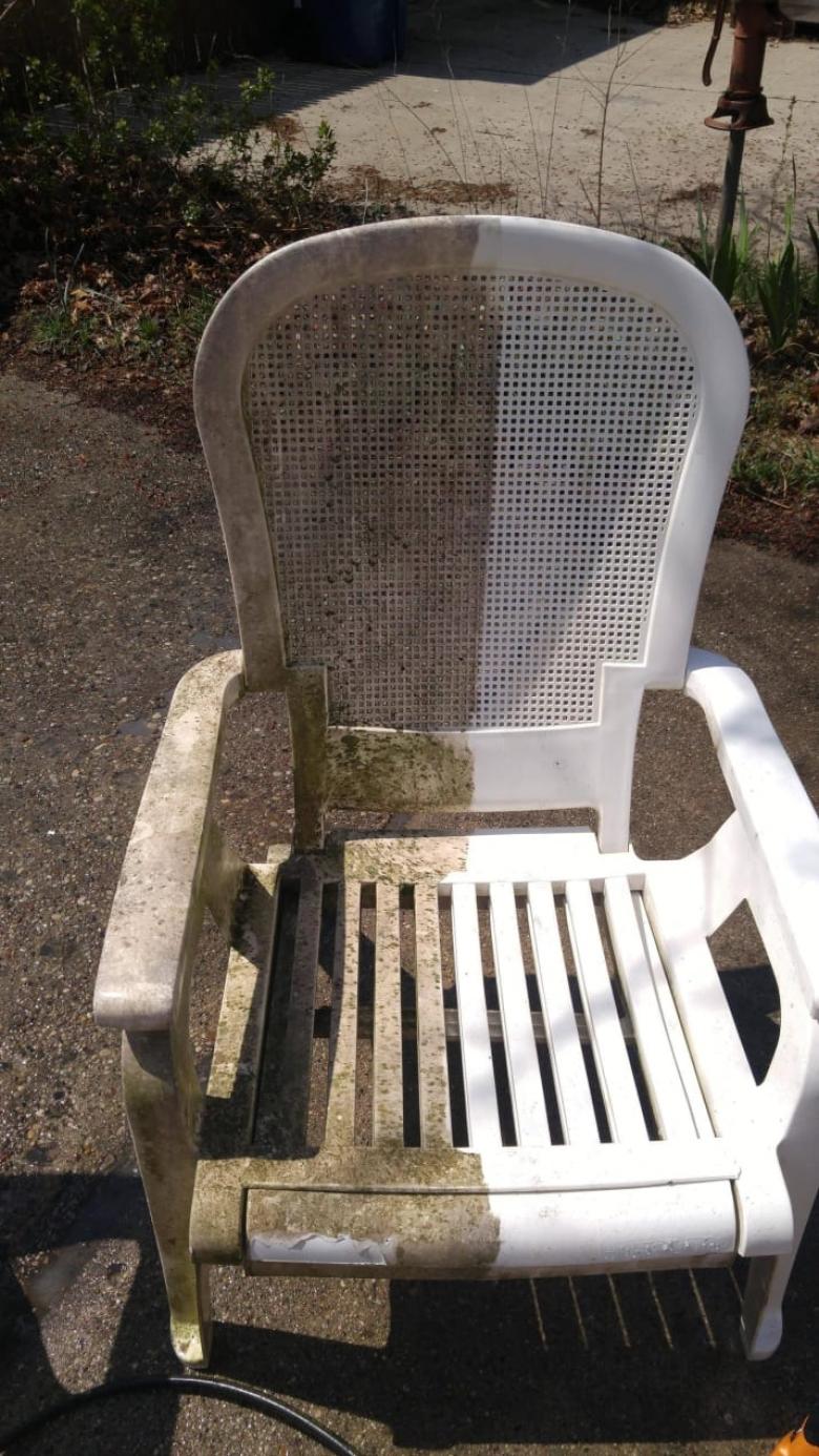 1. Temizlenince aslında beyaz olduğu anlaşılan sandalye